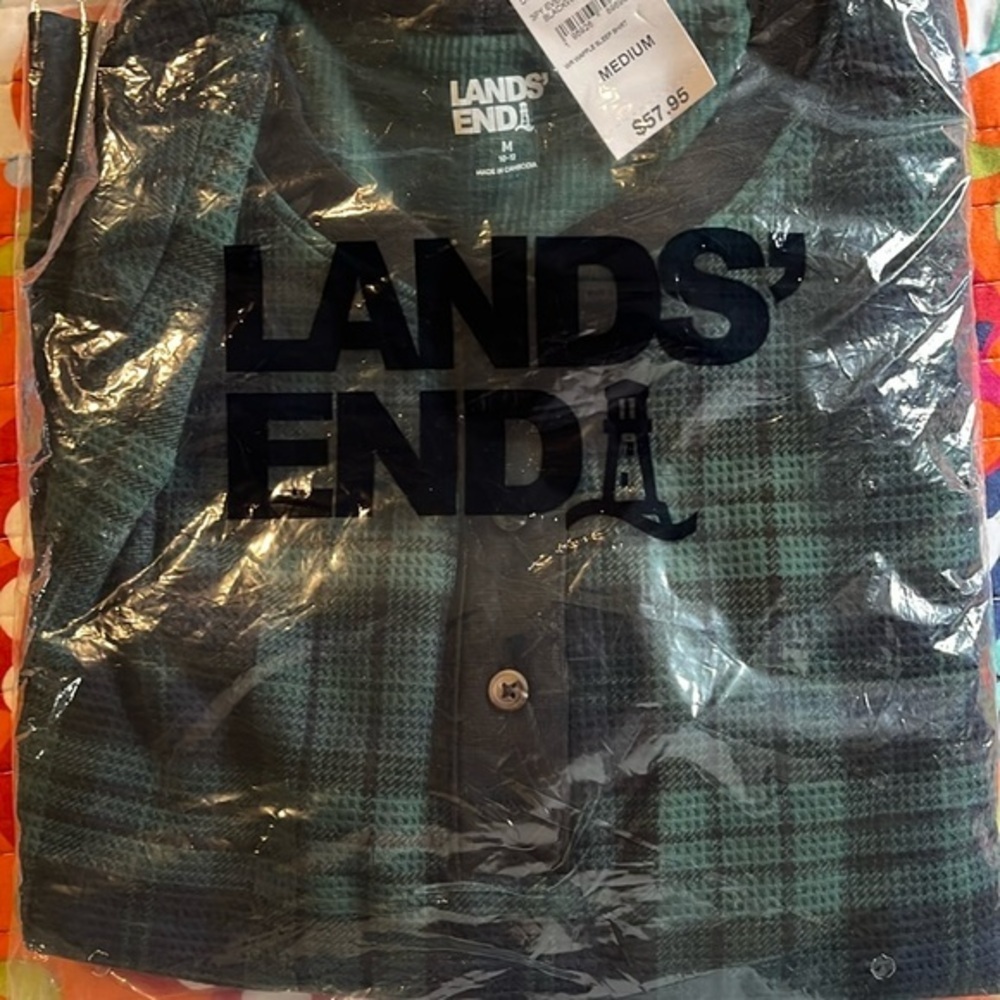 Green and black men’s medium size 10 12 three button three ply plaid sleep shirt